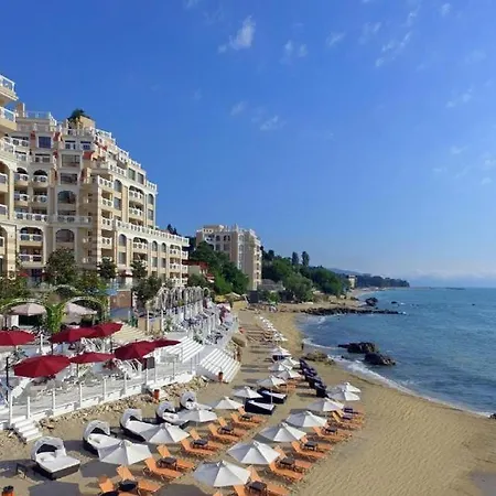 La View 2br By The Sea Ev Charger & Free Parking And Pool 瓦爾納