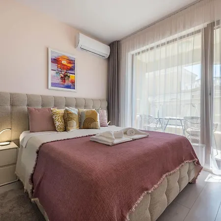 La View 2br By The Sea Ev Charger & Free Parking And Pool 瓦爾納