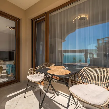 La View 2br By The Sea Ev Charger & Free Parking And Pool 公寓 *